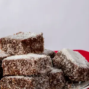 Classic Chocolate Lamingtons (4pc)
